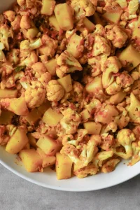 Vegetarisch Recept: Bloemkool en Aardappelcurry (Aloo Gobi) met een twist